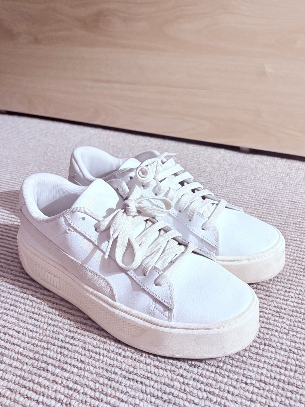 Women's White Platform Lace-Up Sneakers (puma) size 8.5